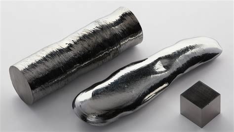  Rhenium: Kim Loại Hiếm Khó Chế Biến Trong Các Ứng Dụng Siêu Cao Cấp!